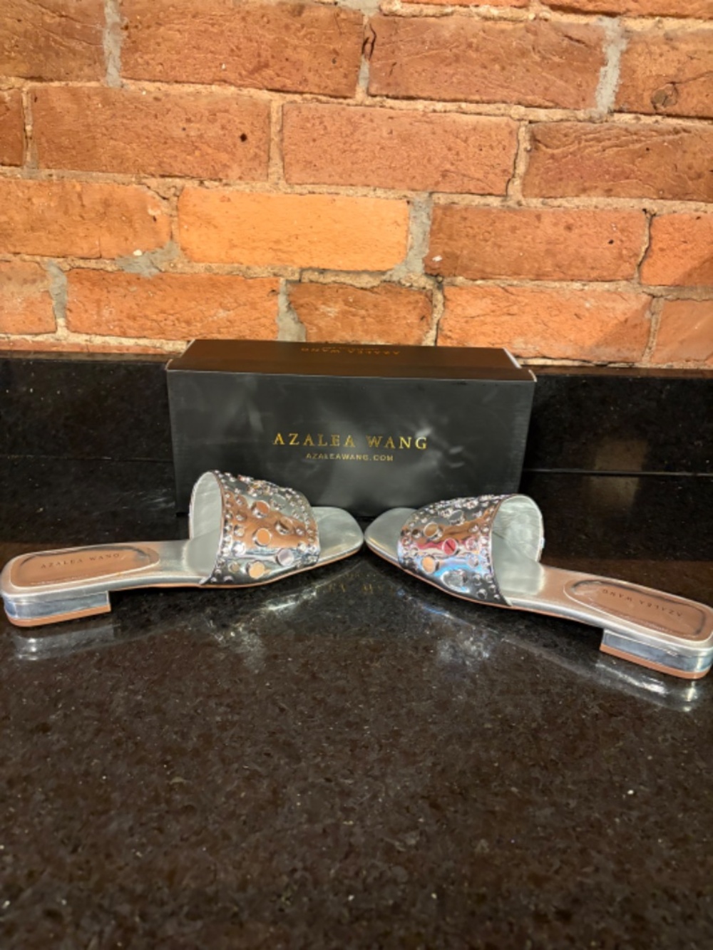 NWT and NEVER WORN Azalea Wang Sonia Silver Slide Sandal - Akira - Size 10 - Picture 5 of 12